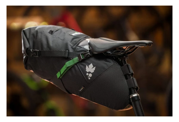 Sacoche De Selle Miss Grape Cluster 20 Waterproof 20L Noir 6 Sacoche De Selle Miss Grape Cluster 20 Waterproof 20L Noir – Image 4