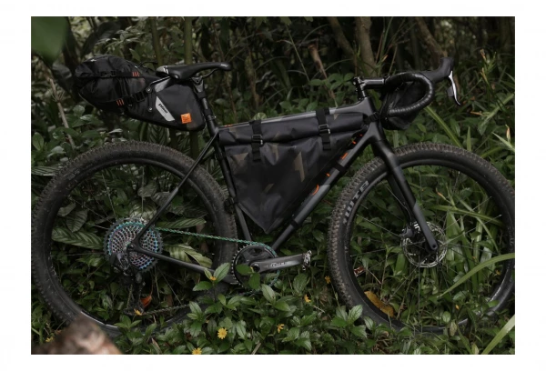 Sacoche De Guidon Woho XTouring Add-on Handlebar Pack Dry 3L Noir Cyber-Camo Diamond 11 Sacoche De Guidon Woho XTouring Add-on Handlebar Pack Dry 3L Noir Cyber-Camo Diamond – Image 9