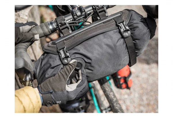 Topeak Frontloader 8 L Noir Noir / Noir 6 Topeak Frontloader 8 L Noir Noir / Noir – Image 4