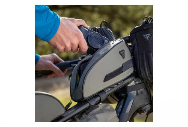 Sacoche De Cadre Topeak TopLoader 0.75L Vert 6 Sacoche De Cadre Topeak TopLoader 0.75L Vert – Image 4