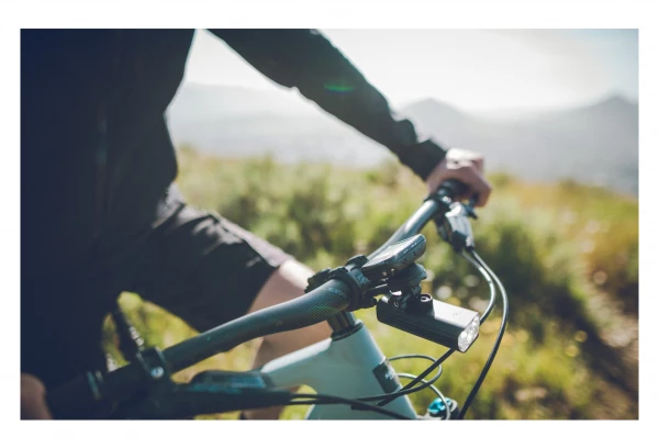 Eclairage Avant Lezyne Macro Drive 1300XXL Noir Mat 3 Eclairage Avant Lezyne Macro Drive 1300XXL Noir Mat – Image 2