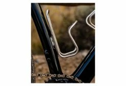 Porte-Bidon Wolf Tooth Morse Cage Ti Titane 10 Porte-Bidon Wolf Tooth Morse Cage Ti Titane -Equipement Vélo Gravel Soldes unnamed file 3100