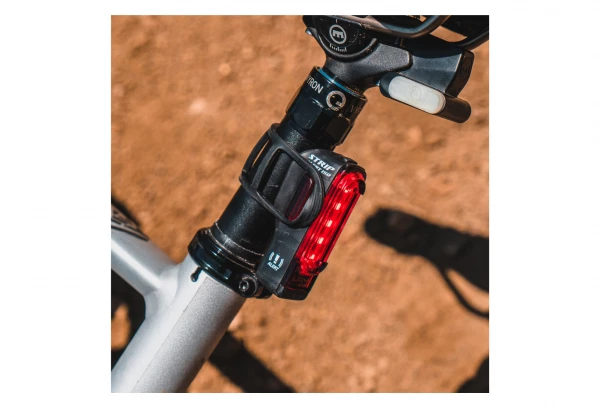 Éclairage Arrière Lezyne Strip Alert Drive Rear Noir 5 Éclairage Arrière Lezyne Strip Alert Drive Rear Noir – Image 3