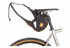 Sacoche De Selle Restrap Saddle Bag 14L Noir Orange -Equipement Vélo Gravel Soldes unnamed file 52