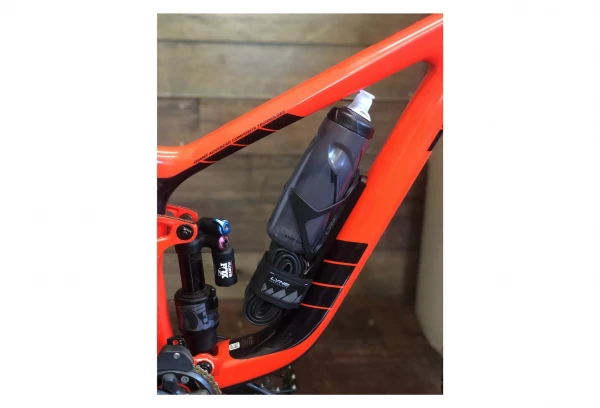 Porte-Bidon Multifonction Lyne + Sangle Velcro Noir 4 Porte-Bidon Multifonction Lyne + Sangle Velcro Noir – Image 2