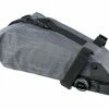 Sacoche De Selle EVOC SEAT PACK BOA Carbon Gris -Equipement Vélo Gravel Soldes unnamed file 592