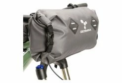Sacoche De Guidon Geosmina Bikepacking 10L Gris 17 Sacoche De Guidon Geosmina Bikepacking 10L Gris -Equipement Vélo Gravel Soldes unnamed file 7226