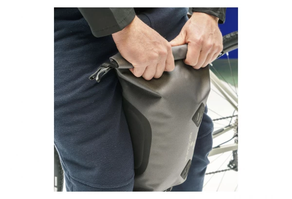 Sacoche De Guidon Geosmina Bikepacking 10L Gris 11 Sacoche De Guidon Geosmina Bikepacking 10L Gris – Image 9