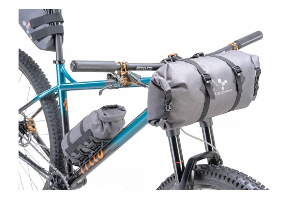 Sacoche De Guidon Geosmina Bikepacking 10L Gris 12 Sacoche De Guidon Geosmina Bikepacking 10L Gris – Image 10