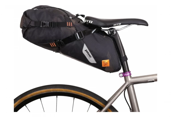 Sacoche De Selle Woho XTouring Saddle Bag Dry M 8-12L Noir Cyber-Camo Diamond 7 Sacoche De Selle Woho XTouring Saddle Bag Dry M 8-12L Noir Cyber-Camo Diamond – Image 5