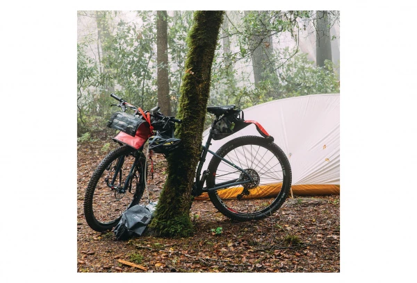 Sacoche De Guidon Blackburn Outpost HB Roll Noir 4 Sacoche De Guidon Blackburn Outpost HB Roll Noir – Image 2