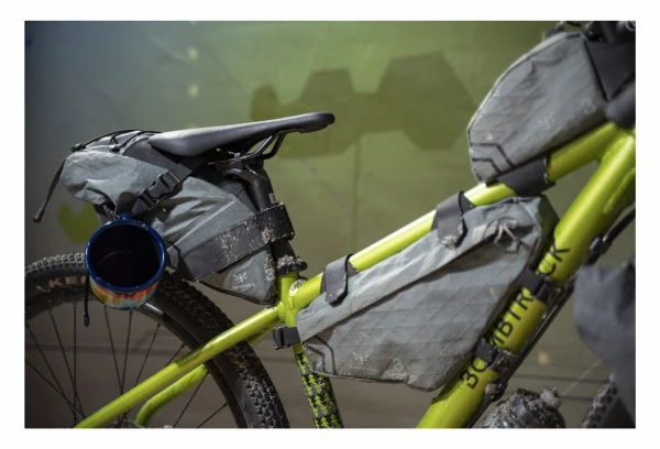 Sacoche De Cadre Bombtrack X Apidura 2.4 L Gris 9 Sacoche De Cadre Bombtrack X Apidura 2.4 L Gris – Image 7