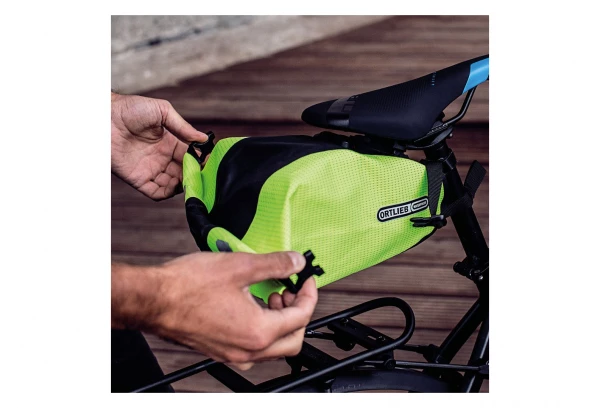 Sacoche De Selle Ortlieb Saddle-Bag Two High Visibility 4.1L Jaune Fluo 6 Sacoche De Selle Ortlieb Saddle-Bag Two High Visibility 4.1L Jaune Fluo – Image 4