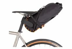Sacoche De Selle Restrap Saddle Bag 8L Noir Orange -Equipement Vélo Gravel Soldes unnamed file 872