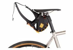 Sacoche De Selle Restrap Saddle Bag 8L Noir Orange -Equipement Vélo Gravel Soldes unnamed file 873