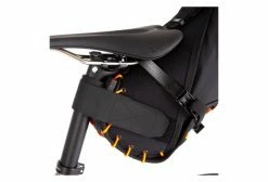 Sacoche De Selle Restrap Saddle Bag 8L Noir Orange -Equipement Vélo Gravel Soldes unnamed file 877
